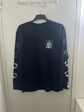 RVCA Black Long-Sleeve Graphic Tee with White Sleeve Motifs